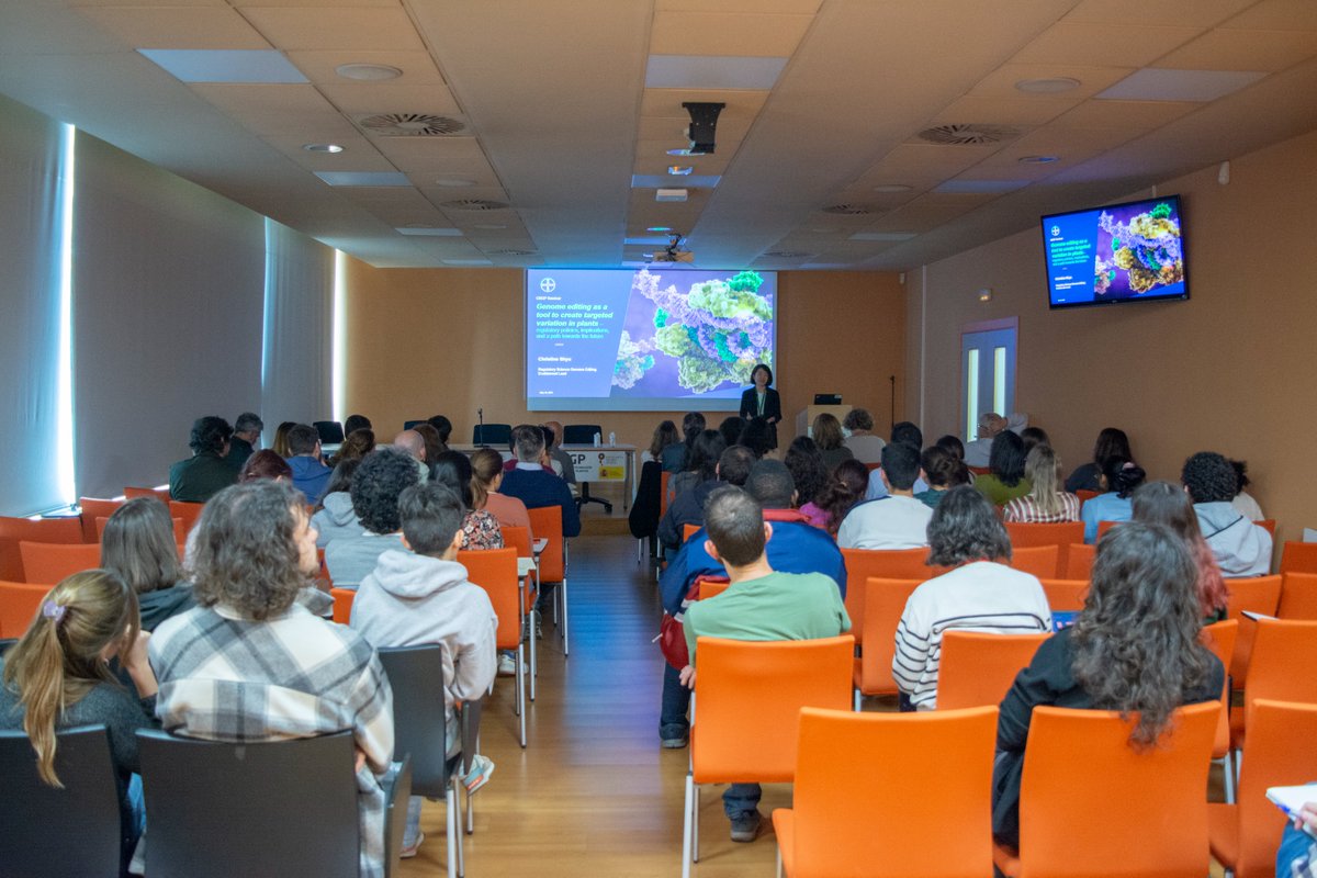 📷 Some photos of @cs_biotech during her #SeminarCBGP #somosUPM