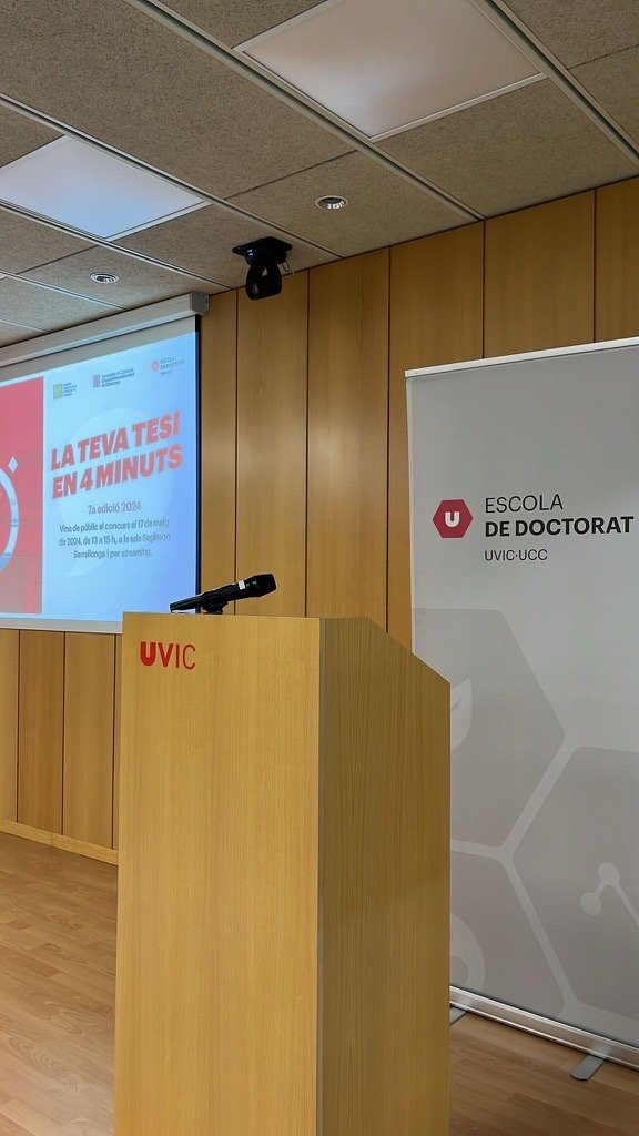 📢Tot a punt per començar el concurs 'La teva tesi en 4 minuts' 👉Et convidem a seguir l'acte per streaming: youtube.com/live/Wh-ztA3Jc… #Tesi4min