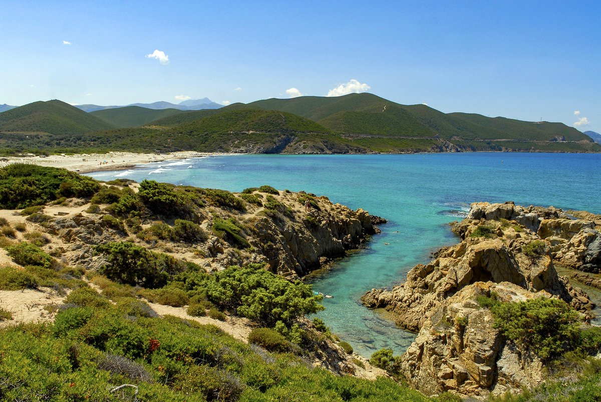 Andate alla scoperta della 📍Corsica, visitando gli affascinanti villaggi che compongono l'isola, sia praticando attività in aree naturali, per scoprire la diversità dei paesaggi nel cuore delle montagne o in riva al mare. acquista ora il tuo biglietto ow.ly/G1tJ50RvATK 🛫