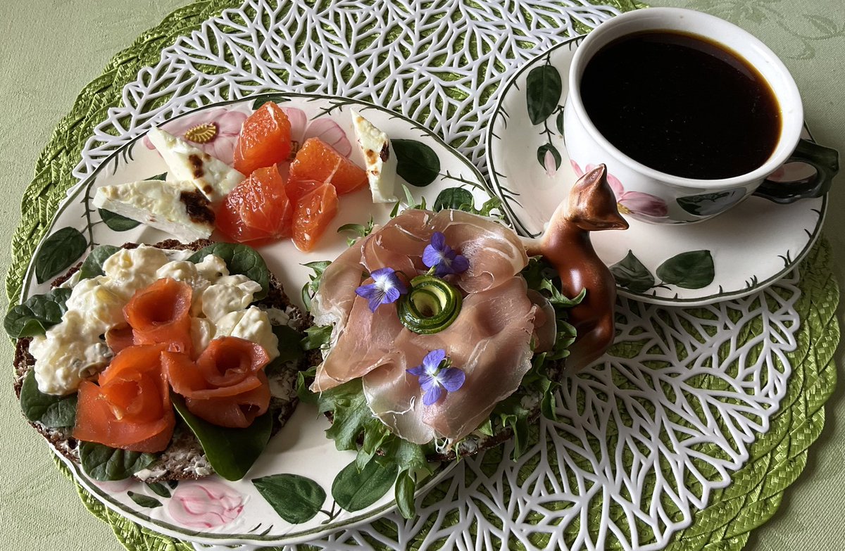 +25˚C today! Our summer is short, but I hope that it lasts longer than just over this weekend! 🔥 For breakfast: sourdough rye sandwiches with baby spinach, potato salad, cold smoked rainbow trout and iceberg lettuce, prosciutto crudo, blood orange, baked cottage cheese, coffee!