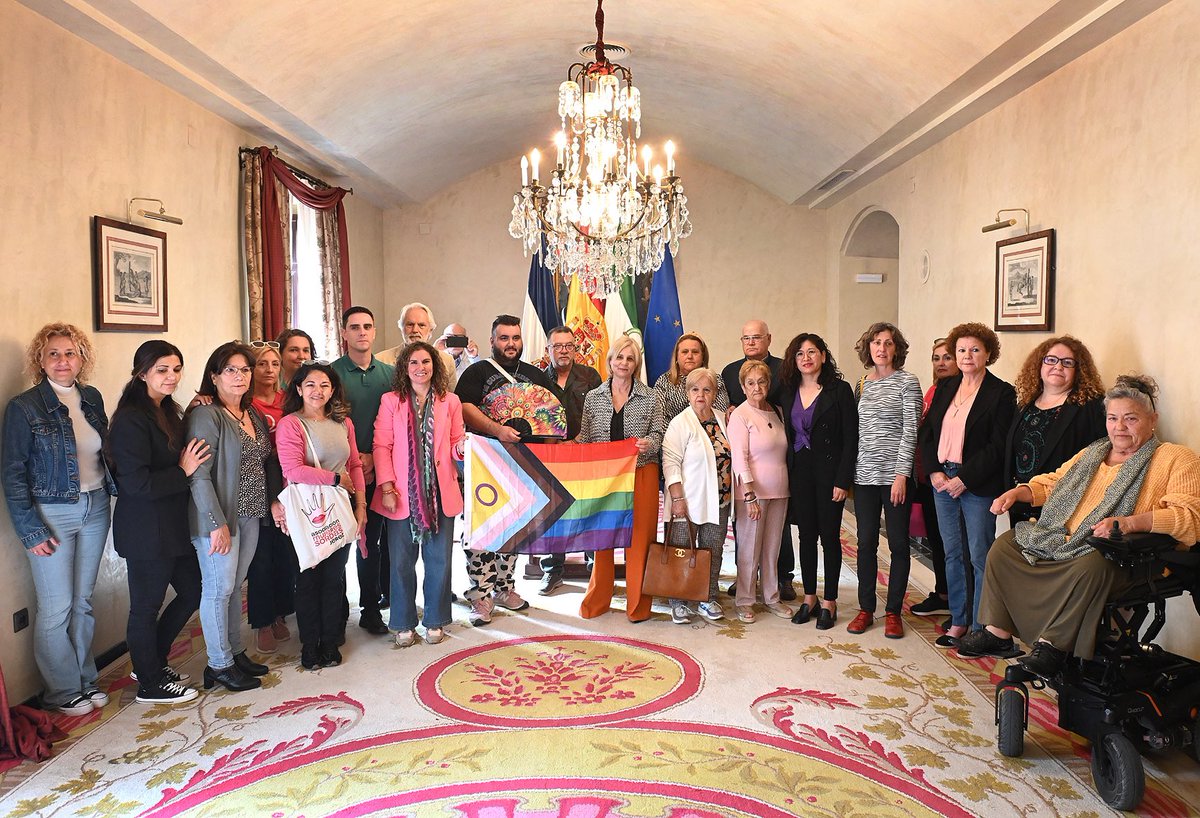 🏳️‍🌈🏳️‍⚧️La alcaldesa tiende la mano a Jerelesgay para avanzar en una ciudad referente en materia de diversidad y convivencia ▶️El Ayuntamiento luce este viernes la pancarta conmemorativa del Día Internacional contra la LGTBIQAP+fobia
