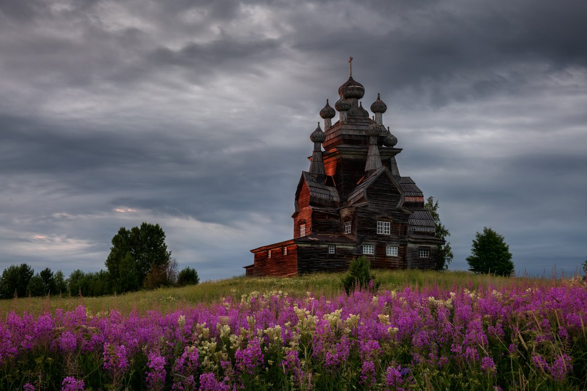 Au village de Kimja qui possède un important patrimoine d'architecture en bois comme vous pouvez le voir ! Photo de Maxim Evdokimov