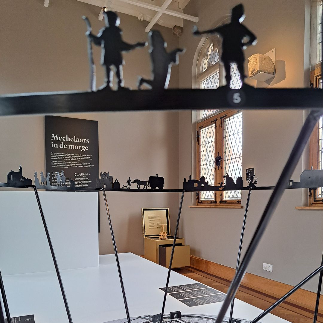 hofvanbusleyden's tweet photo. Plan je een uitstap met het hele gezin naar ons museum? Vergeet dan zeker niet het familieparcours! 

Op speelse wijze kunnen kinderen via tal van gouden kubussen de Bourgondische periode van Mechelen ontdekken.

#museumbezoek #mechelen #museumhofvanbusleyden #Art #familie https://t.co/ywsIAoEQtd