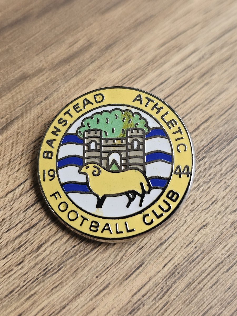 A @Banstead_fc double ⏬️

I'm a big fan of these badges - I don't recall ever seeing the black & orange one, so I jumped at the opportunity when it popped up for sale.

@nonleaguebadges