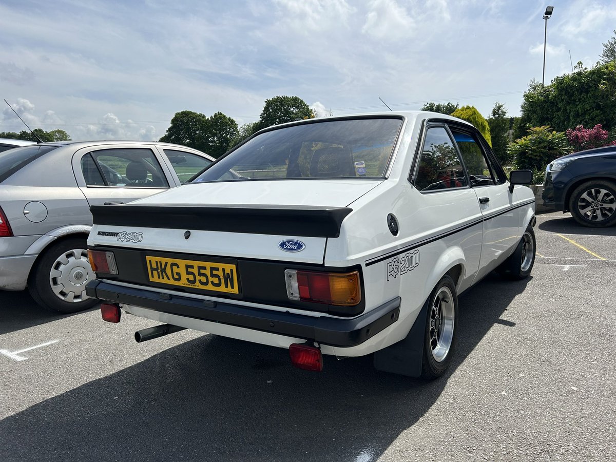 Out with my Dad today and spotted this mint Ford Escort RS2000 in the car park. Just had a lovely chat with the owner & told him about my meets, as you do lol. My Dad said I’m mad ‘See a car and you go nuts’. Well yes Dad, kind of what I do 🤣 ❤️
