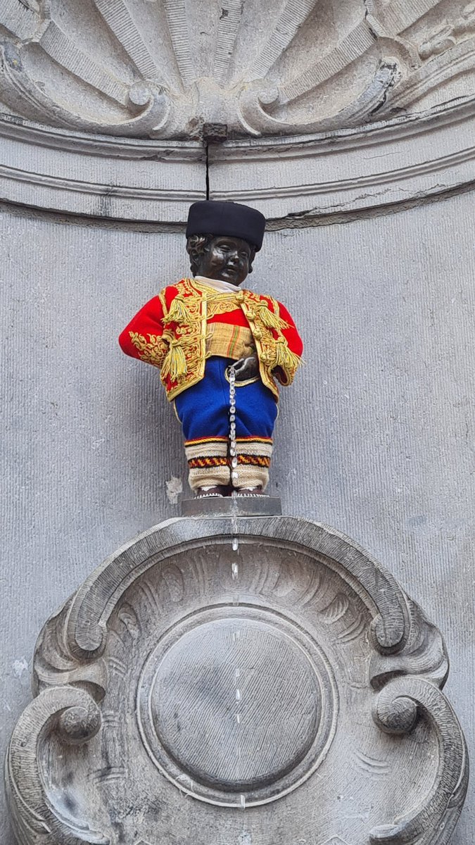 Manneken-Pis celebrates 🇲🇪independence. Dressed in our fabulous national costume, this year on 21 May he turns #18 since we renewed our independence in 2006! 🥳 Coming of age indeed with unprecedented depth & breadth of reforms ➡️ full 🇪🇺 member!