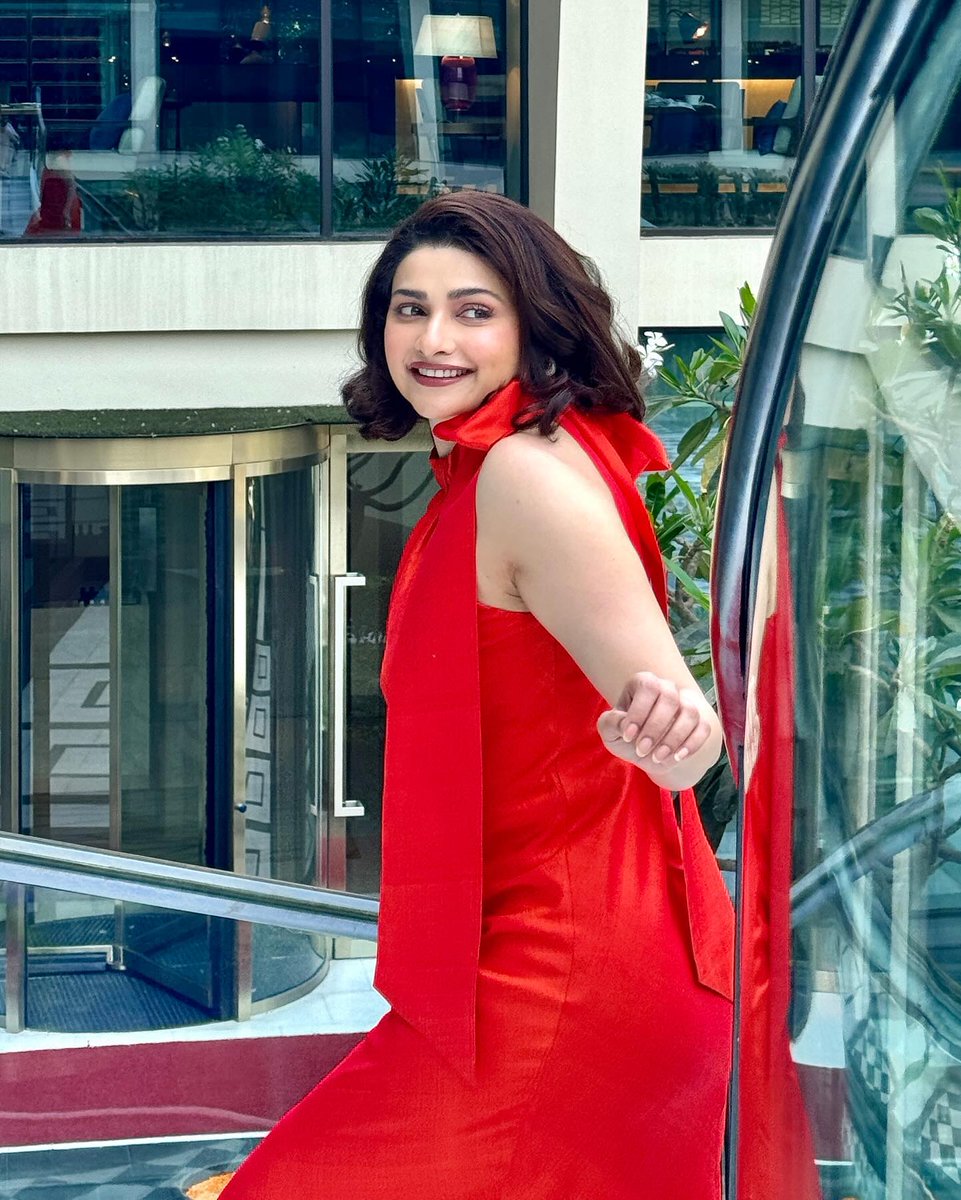 #PrachiDesai