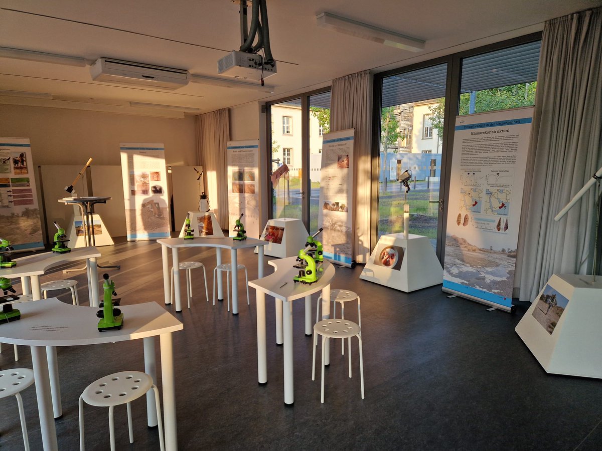 🤩After <a href="/uni_tue/">Universität Tübingen</a> and <a href="/goetheuni/">Goethe-Universität</a>, the UmWeltWandel exhibition has arrived at the "Infobox" <a href="/uni_mainz/">Universität Mainz</a>! 
🔎🐚🌳🌸⛏️🔥 🔬
Next stop will be <a href="/uniGoettingen/">Uni Göttingen</a>.

@BMBF_Bund
