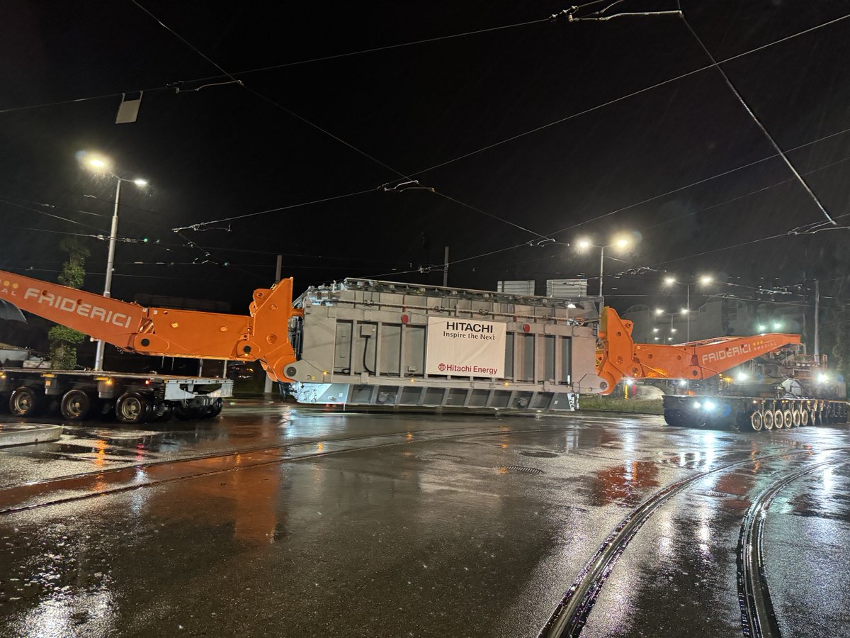 Monumental journey 🏔 80m convoy from Bad Honnef #Transformers factory made its way through 🇩🇪 🇨🇭 to deliver a phase shifter to @ewz_energie. #Collaboration and #commitment enabling a greener #energy future, bringing Zurich closer to #NetZero🌱 hitachienergy.social/9wR