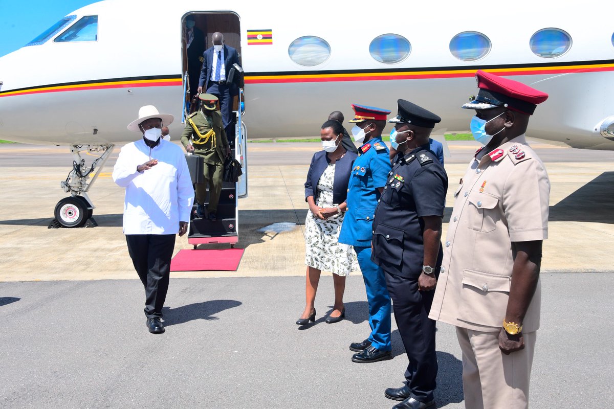 President @KagutaMuseveni has this morning returned to Uganda after successfully concluding his three-day State Visit to Nairobi, Kenya. During the visit, the President held fruitful meetings with His Excellency, @WilliamsRuto, the President of the Republic of Kenya as they