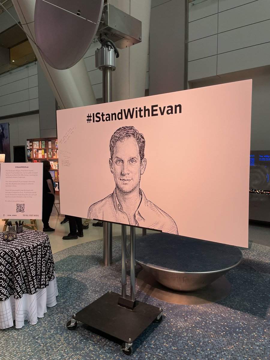 It’s Friday May 17 2024. WSJ reporter Evan Gershkovich was detained by the FSB Mar 29, 2023. 1 year & 49 days ago Photo from the PEN gala last night JOURNALISM IS NOT A CRIME! 📰 🎙️ 📺 💻 FREE EVAN NOW! #IStandWithEvan