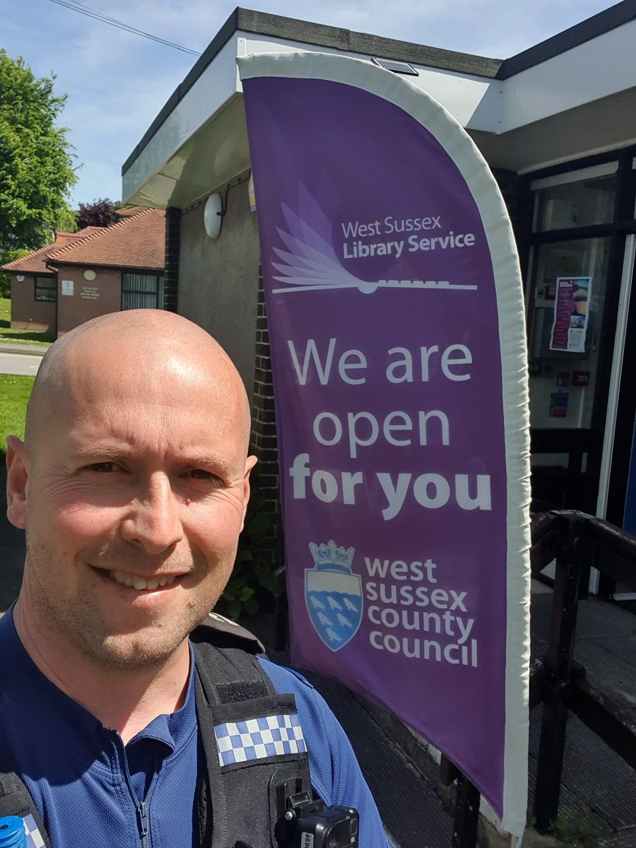 Afternoon all. Up at Findon library answering questions and giving crime prevention advice. If you miss me i'll be back again on 21/5 3pm #communitypolicing @Iloveworthing @AdurWorthingPol
