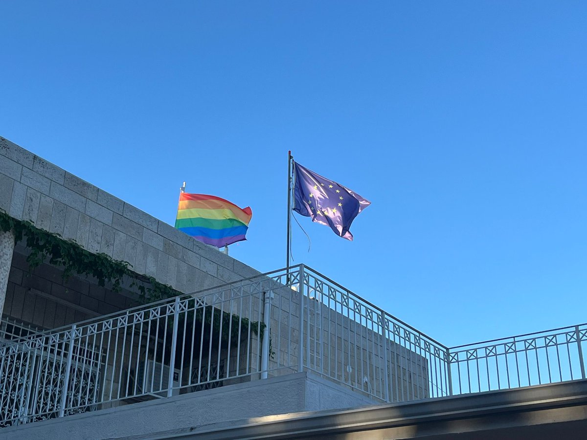 Homophobia, Biphobia &amp; Transphobia must have no place in the world. Still, #LGBTI persons are target of violence &amp; stigmatisation: we condemn this. 🇪🇺 works on inclusive policies, to build a world in which every person can live free &amp; equal. #IDAHOT #LGBTIQRightsAreHumanRights