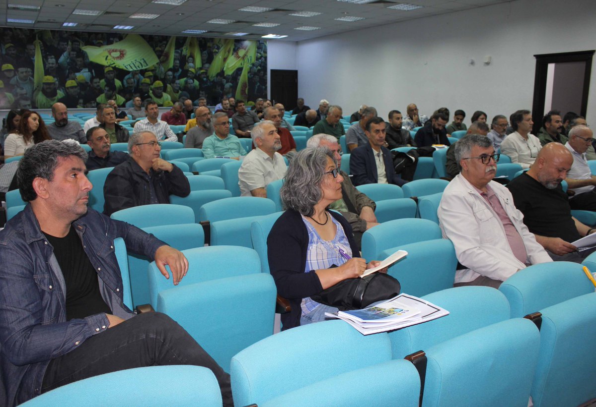 Eğitim Sen 12. Dönem 2. Genel Meclis toplantısı, Merkez Yürütme Kurulu üyeleri, şube başkanları, Merkez Denetleme  Kurulu ve Merkez Disiplin Kurulu üyelerinin katılımıyla başladı. Genel Merkez Konferans Salonu’nda 3 gün devam edecek toplantıda, sendikal ve siyasal süreç