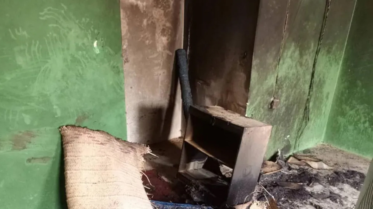 নাইজেরিয়ায় মসজিদের দরজা লাগিয়ে আগুন