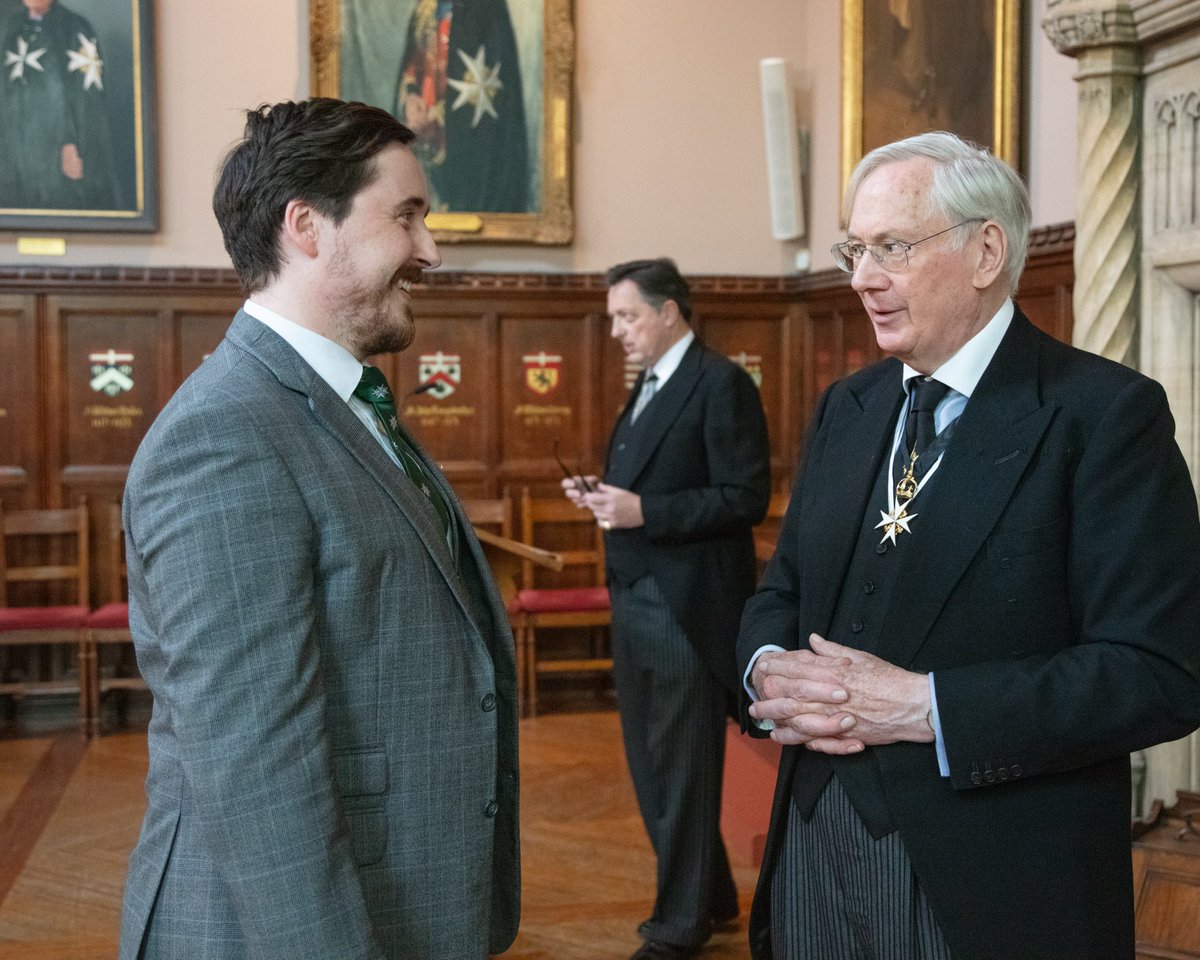 Alexander Thompson tweet media