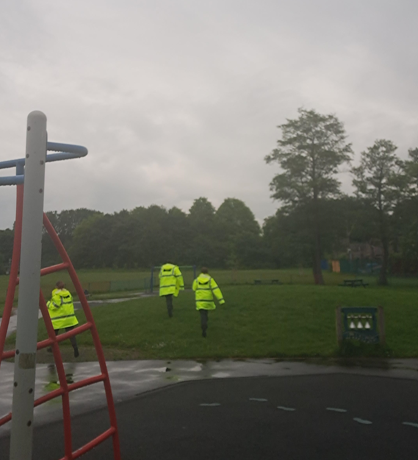 CadetsWMP's tweet photo. #OPSCEPTRE ๐จThank you to PS Stopher-Murray & our fabulous PC R. Syed & A. Evans for their incredible #LifeOrKnife input & enabling the #1SH @CadetsWMP to complete a weapon sweep despite the rain @SolihullPolice @SmithswoodWMP @ChelmsleyWMP in Meriden Park @NationalVPC ๐๐ฎโโ๏ธ๐๐ฎโโ๏ธ๐จ https://t.co/n7QrTs7hjA