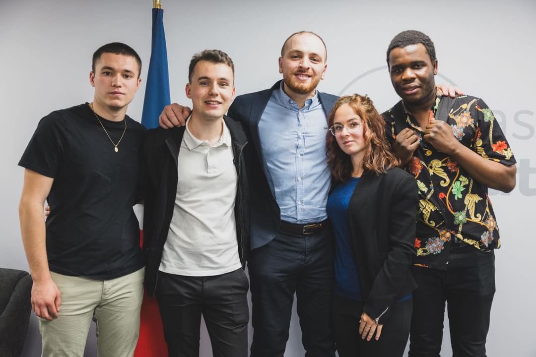 Les jeunes du RNJ Val-d’Oise étaient présents au forum du @RNJ_off ! Un grand merci à @PR_Thionnet et @mvalet_officiel. 🇫🇷