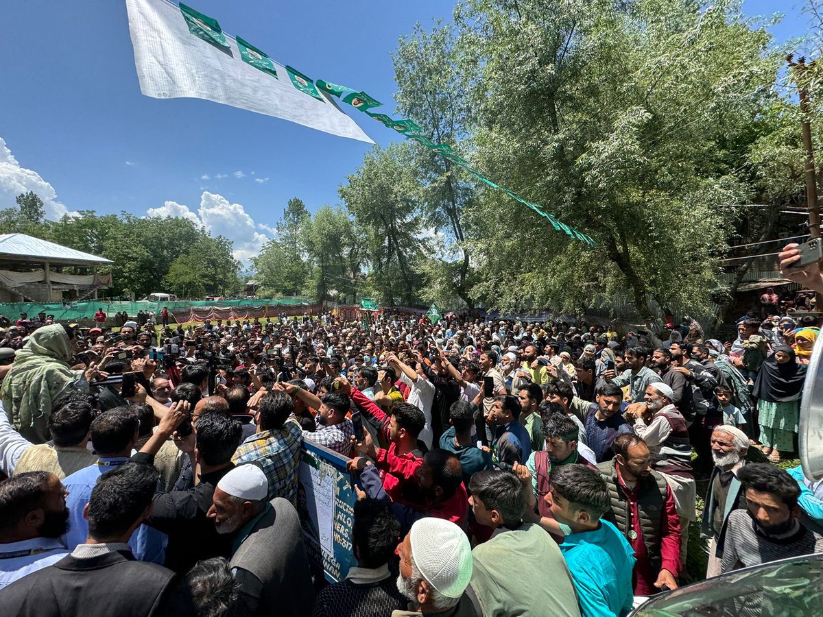 Fayaz Mir sahab PDPs Parliamentary candidate for North & I were received by a sea of people today at our road shows in Kupwara at Awoora, Kunan, Trehgam, Kalaroos & Thayan. @MirMohdFayaz Premature obituaries of PDP were gleefully written. Perhaps they forgot we are not made of