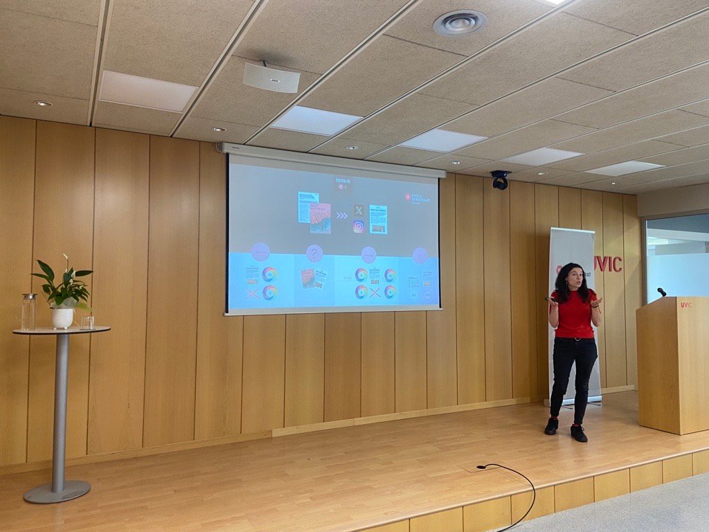 👉🏼Roser Bastida Barau, #doctoranda del PD en Disseny i Comunicació, ens presenta la seva #recerca: Avaluant estratègies per fer que un article científic arribi a la societat 

#tesi4min