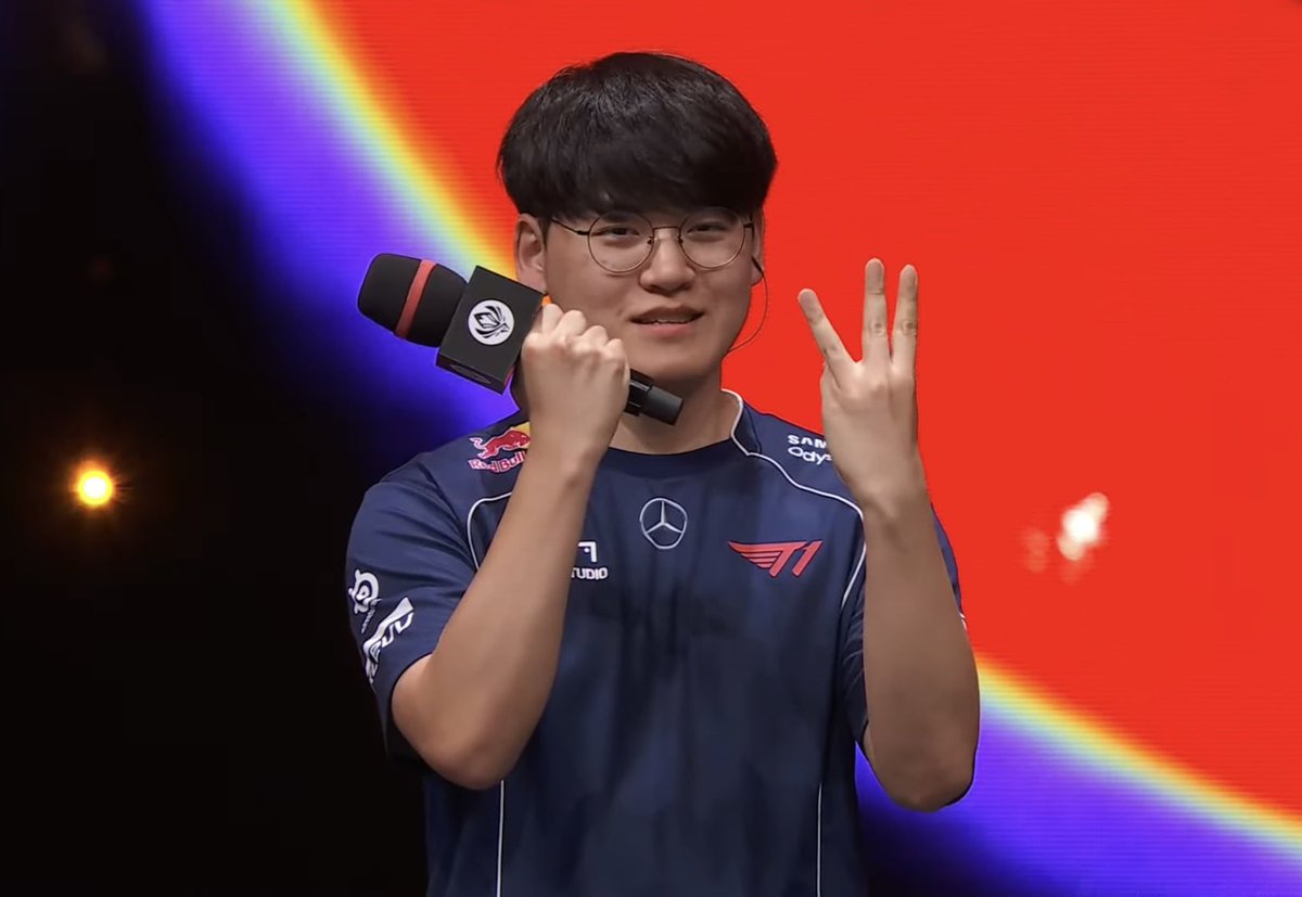 jadetokky's tweet photo. Q: Tomorrow is the rematch against BLG, anything you want to say?

#Gumayusi: https://t.co/TSekgg50nW