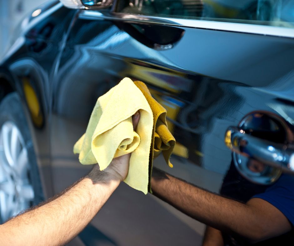 Washing your vehicle this weekend? 🚗

Keep chemicals, dirt & oil from running into the sewer and lake. Wash your car on gravel where water can be absorbed or use a pail & dispose of contents in a sink. 

Learn more at toronto.ca/washing-cars-o…