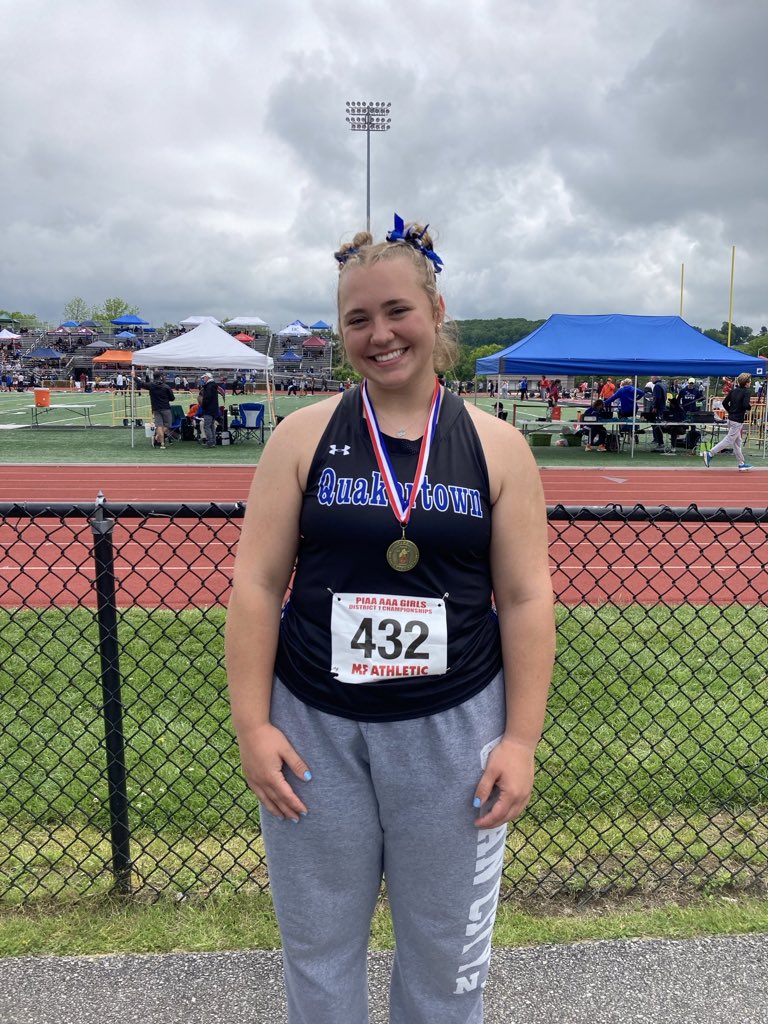 Congrats Sabine Muse! District 1 medalist 🏅 in Discus 💪@QCHSAthletics @OfficialQCHS