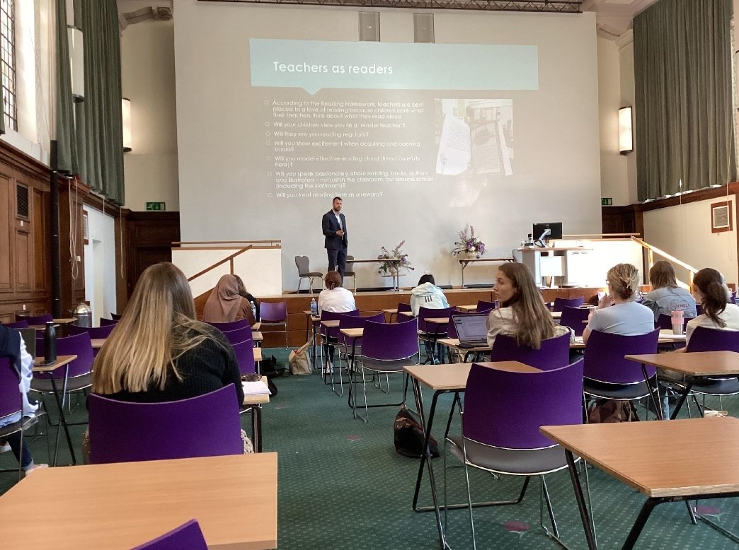 It was lovely to talk to @leedsbeckett PGCE students this week in the Great Hall at their PGCE Conference. I didn't make them sit in exam conditions - the room was set up for tests earlier in the day!