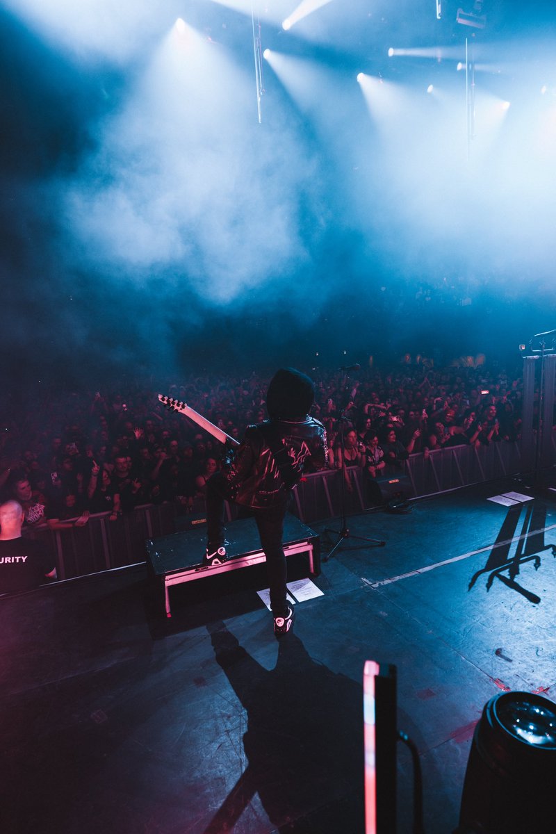 Sleep_Token's tweet image. Sacred moments in time, captured in Chicago by @Adamrosssi 

Tomorrow, Columbus shall gather in Worship.