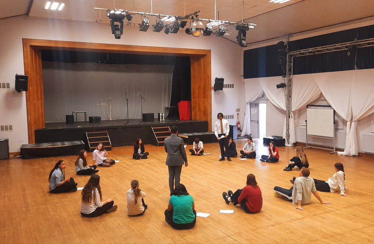 Brilliant <a href="/MonktonBath/">Monkton Combe School</a> Drama/English Shakespeare workshop on Tuesday with the superb actor Ed Bennett! Well done to all of our Year 12 students who engaged and learned so much! #MonktonExpressiveArts