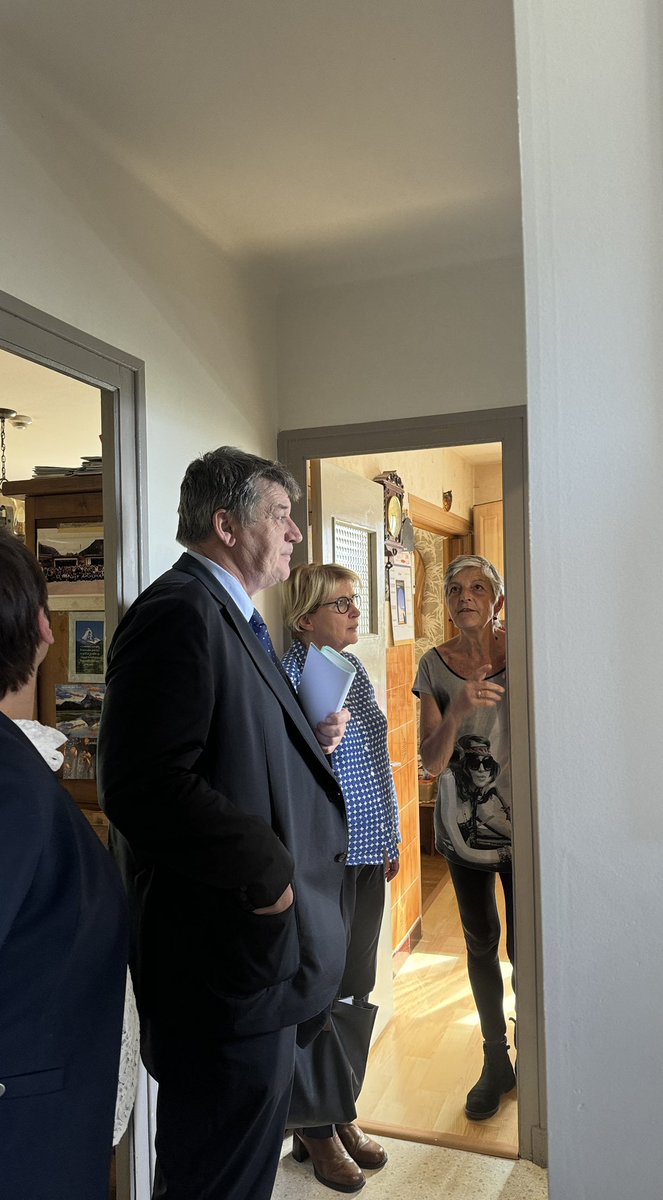 🌄 #Ruralités | Soutenir l’adaptation des logements des personnes âgées ou en perte d’autonomie

Pour le mois de la ruralité, François Ravier, préfet de la Savoie, s’est rendu aux Molettes pour rencontrer un bénéficiaire de l’aide MaPrimeAdapt’. 
Cette aide de l’Anah permet de