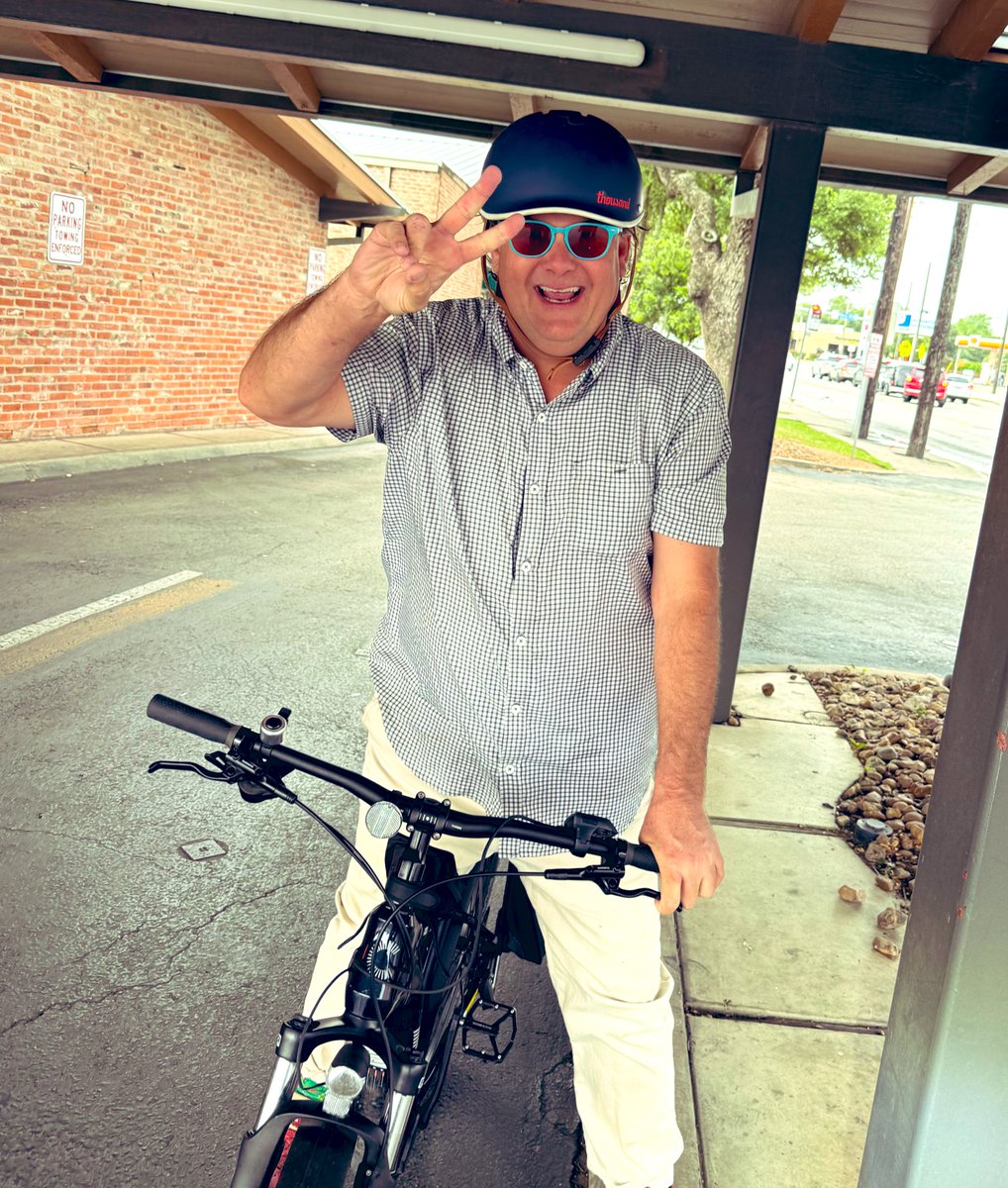 National #BikeToWorkDay promotes the #bicycle as a healthy &amp; safe alternative for #commuting to work.
Benefits include:
✅Physical fitness
✅Fuel savings
✅Smaller carbon footprint
✅Automobile longevity
✅Seeing colleagues!
💙🚴‍♂️💛
<a href="/AHISD/">Alamo Heights ISD</a> <a href="/AHHSmules/">AHHS Mules</a> @WeGoPublic <a href="/RootEdSA/">RootEd Texas</a> #cycling