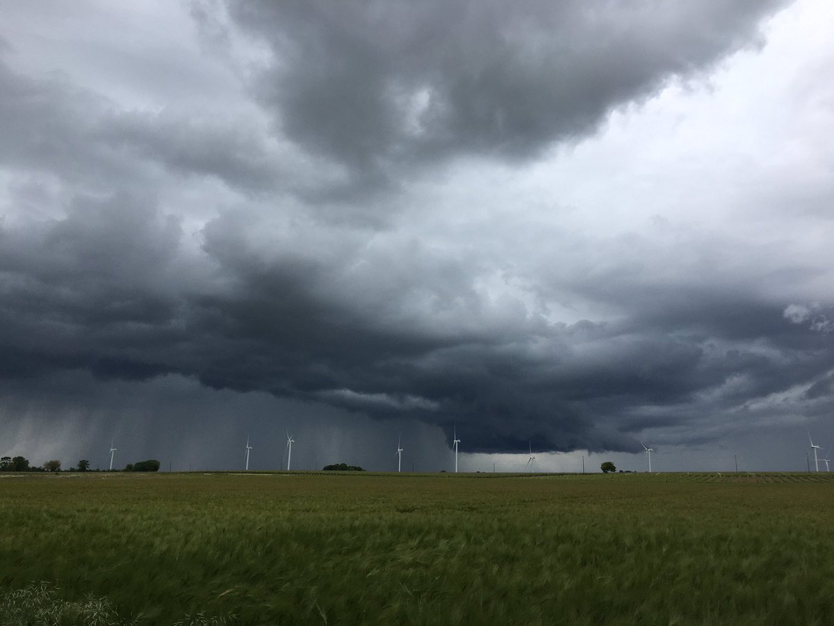 Oklea5's tweet image. Photo prise aujourd’hui, #charente-maritime, secteur #matha #orage #pluie #nuage @KeraunosObs