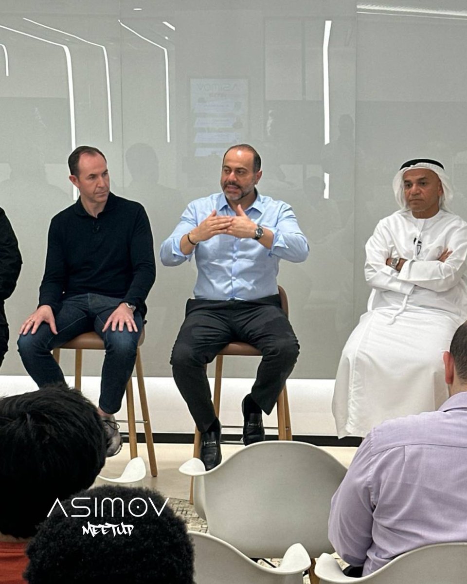 ASIMOVMeetup's tweet image. 🎙️ Ahmad Saleh is sharing his insights on the tech scene! Get ready for some cutting-edge knowledge and underground wisdom.
#AsimovAIMeetup #CodersHQ