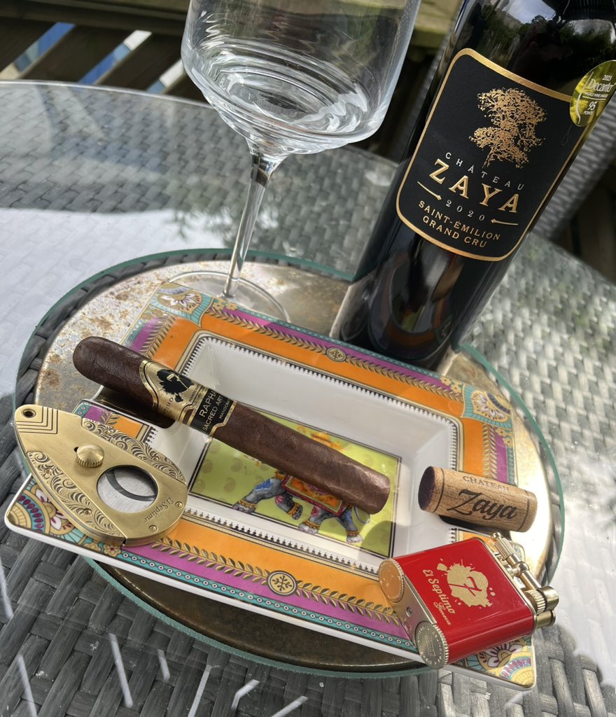 Best way to start the weekend. El Septimo cigars and award winning wine from Chateau Zaya. Have great one everyone. #elseptimo #elseptimocigars #elseptimoceo #cigars #cigaroftheday #cigarsociety #cigarsmoker #wine #winelover #winemaker #cigarandwine