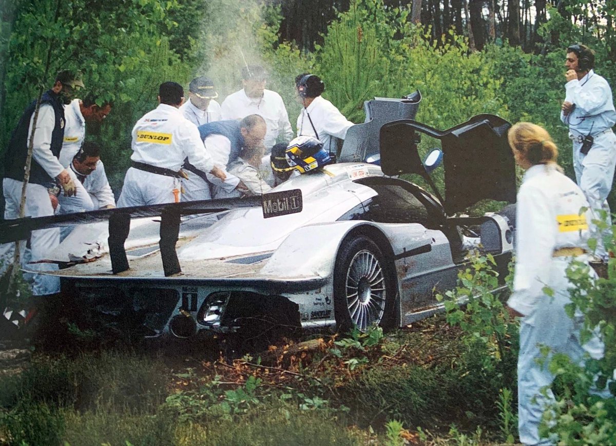 Peter Dumbreck / Christophe Bouchut / Nick Heidfeld, Mercedes-Benz CLR.
24 Hours of Le Mans, 1999.
 
#Endurance #LeMans24 #Dumbreck #Bouchut #Heidfeld #Mercedes