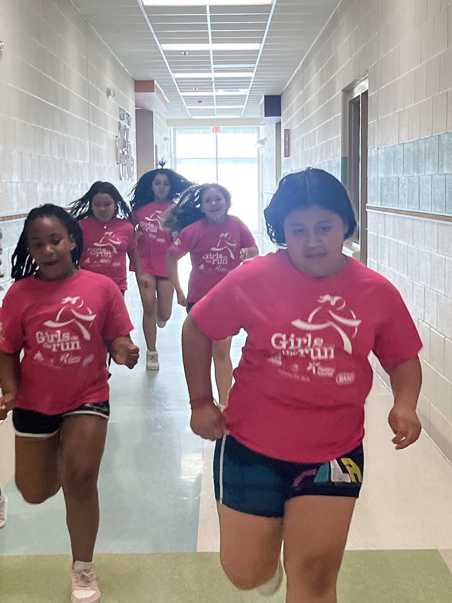 The Girls on the Run at ⁦@WalnutCreekES⁩ are ready for our 5K tomorrow!