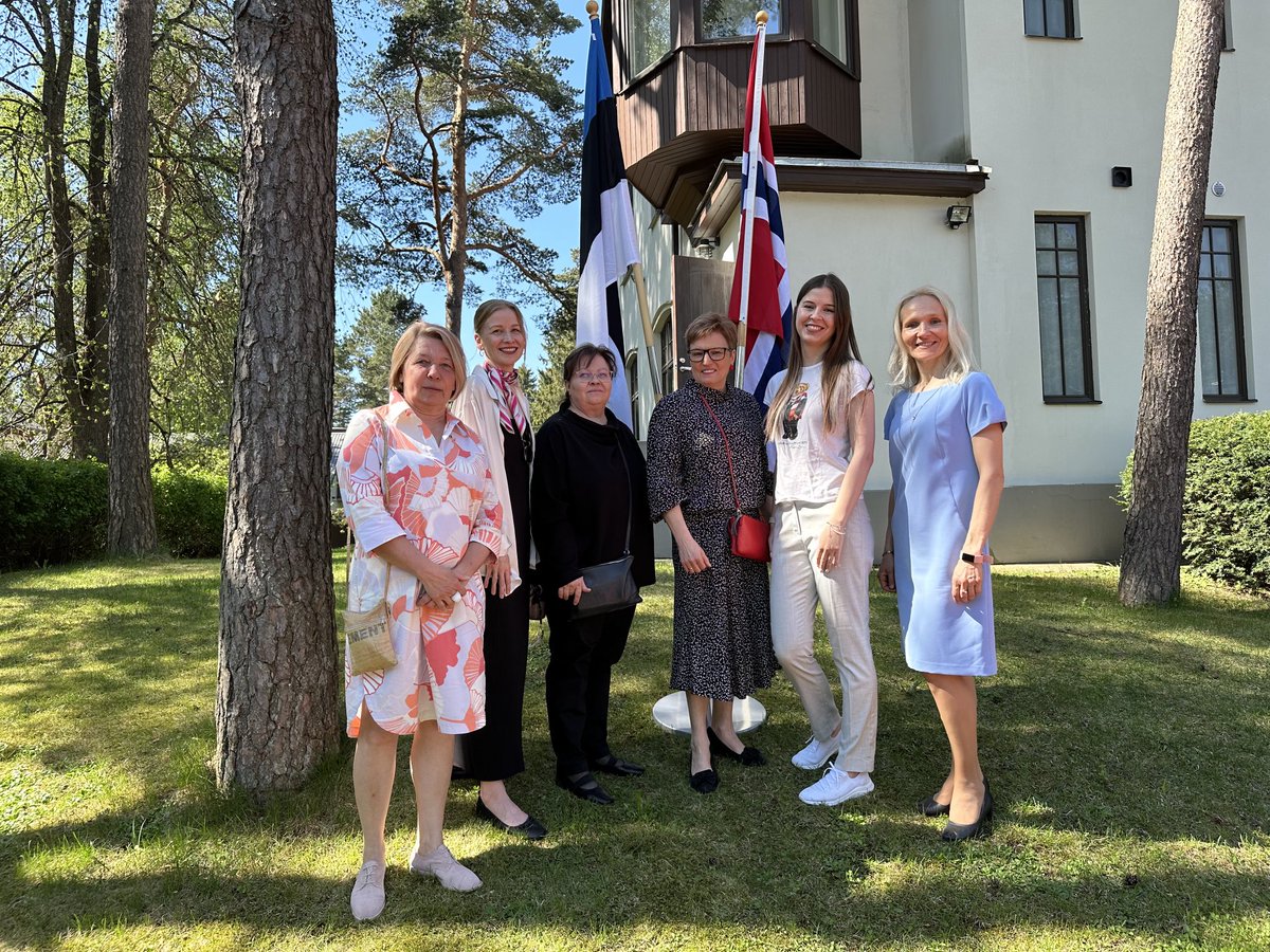 Gratulerer med dagen, Norge! 🇳🇴 
Happy Constitution Day, Norway! 🇳🇴  

We are forever grateful for your valuable support to Estonian civil society and democracy. 
⁦@NorwayinEstonia⁩ ⁦@EEANorwayGrants⁩ ⁦@Avatudeestifond⁩ ⁦⁦