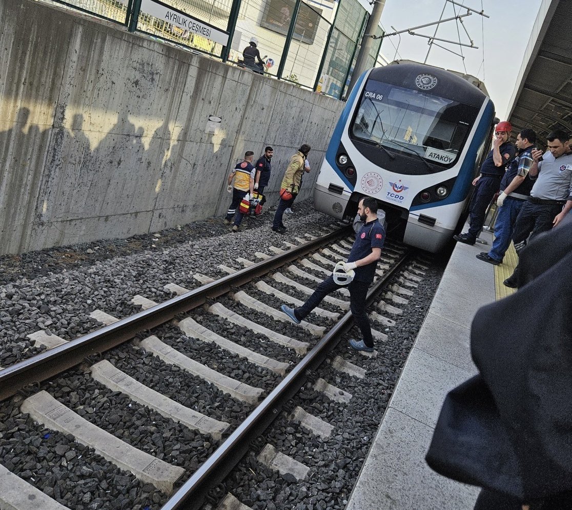 #SONDAKİKA | Marmaray Ayrılık Çeşmesi durağında bir kişi, raylara atlayarak intihar etti