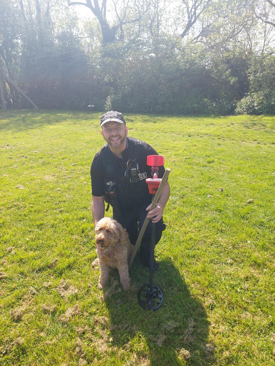 This week our officers have visited schools and local retailers as part of #OpSceptre. They have also conducted targeted foot patrols and weapon sweeps, supported by partners and, as shown in this picture, our very own police dog Ted #dogsinpolicing
