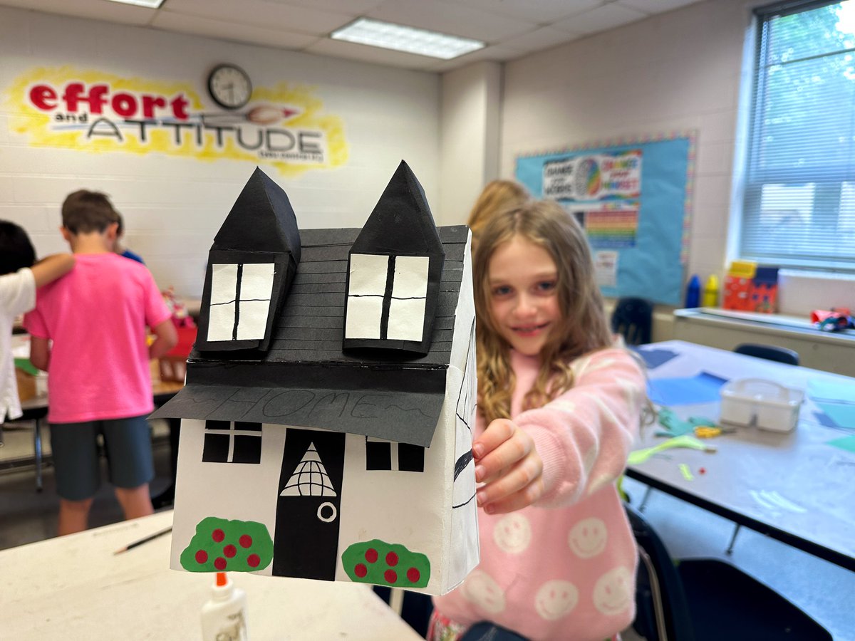 MES Art (@mes__art) on Twitter photo 4th grade artists building BEAUTIFUL 3D paper houses inspired by Colonial style-houses! 🏡 <a href="/Mosaic_ES/">Mosaic Elementary School</a> 4th grade artists building BEAUTIFUL 3D paper houses inspired by Colonial style-houses! 🏡 <a href="/Mosaic_ES/">Mosaic Elementary School</a>