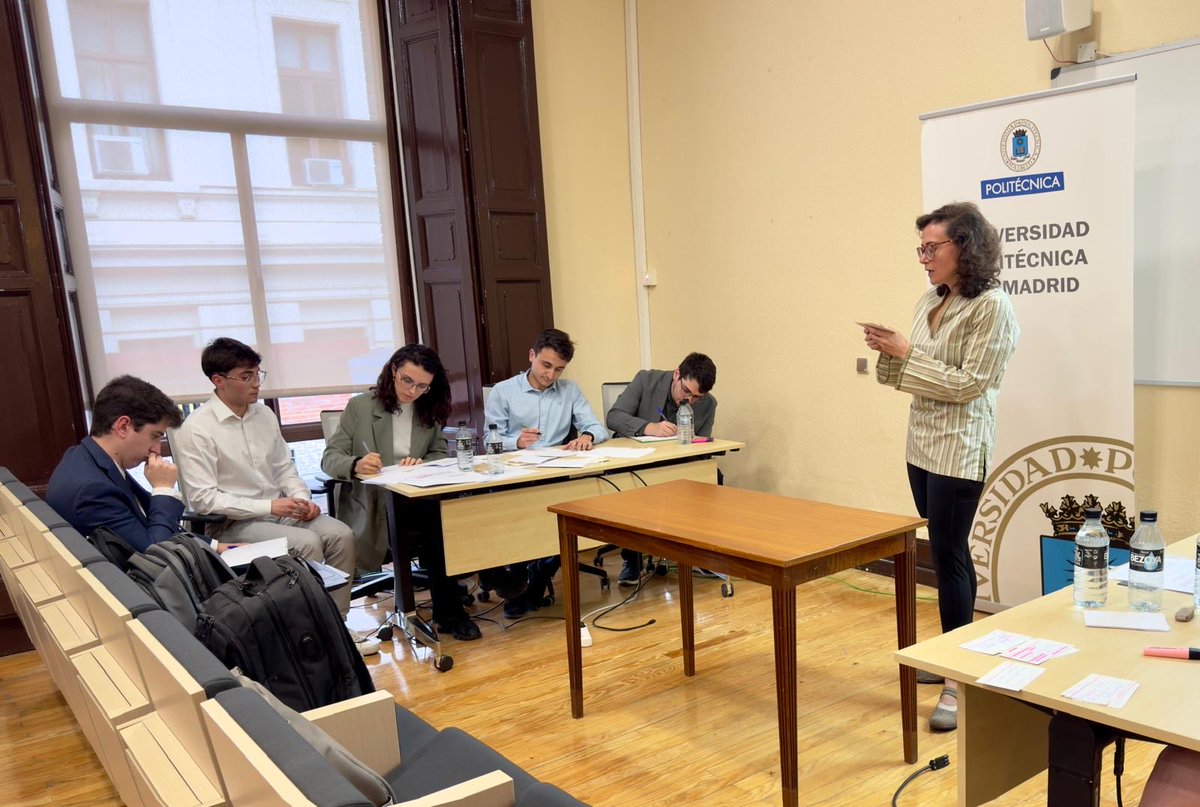 ernesmena's tweet photo. El debate ⁦@CatedraIdanae⁩ ha comenzado ⁦@La_UPM⁩ ⁦@Mngmt_Solutions⁩ https://t.co/bQeVBjEtZh