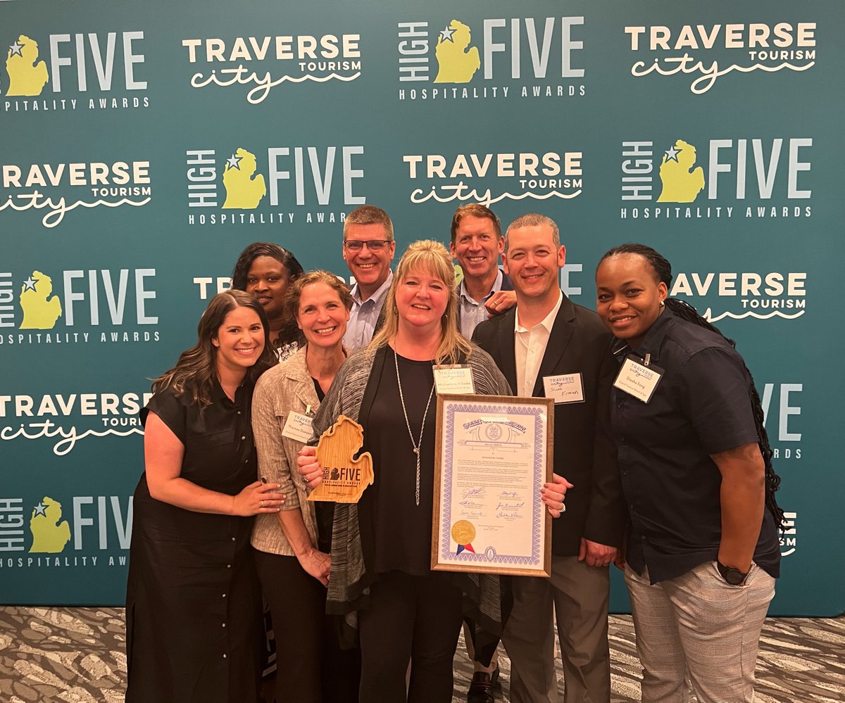 Congratulations to Michaelene V'Soske on winning the Leadership Award at the @TraverseCity Tourism Hospitality High Five Awards 🌟 Michaelene's our cheerleader, a champion of the hospitality industry and a friend to all. #EmployeeAppreciation #LoveWhereYouWork  #HospitalityAwards