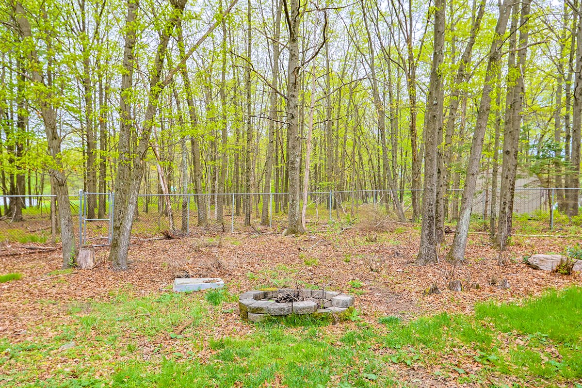 choicegroupkw's tweet photo. #JUSTLISTED: This move-in-ready Bi-level home just hit the market! Featuring large kitchen w/ GRANITE COUNTERTOPS on an acre of land in Blakeslee! Call us at 570-243-1619 for showing: https://t.co/HYDOQhWwN8
#poconos #choicerealtygroup #choicegroupsells #kellerwilliams #realtors https://t.co/36KzhcSfTd