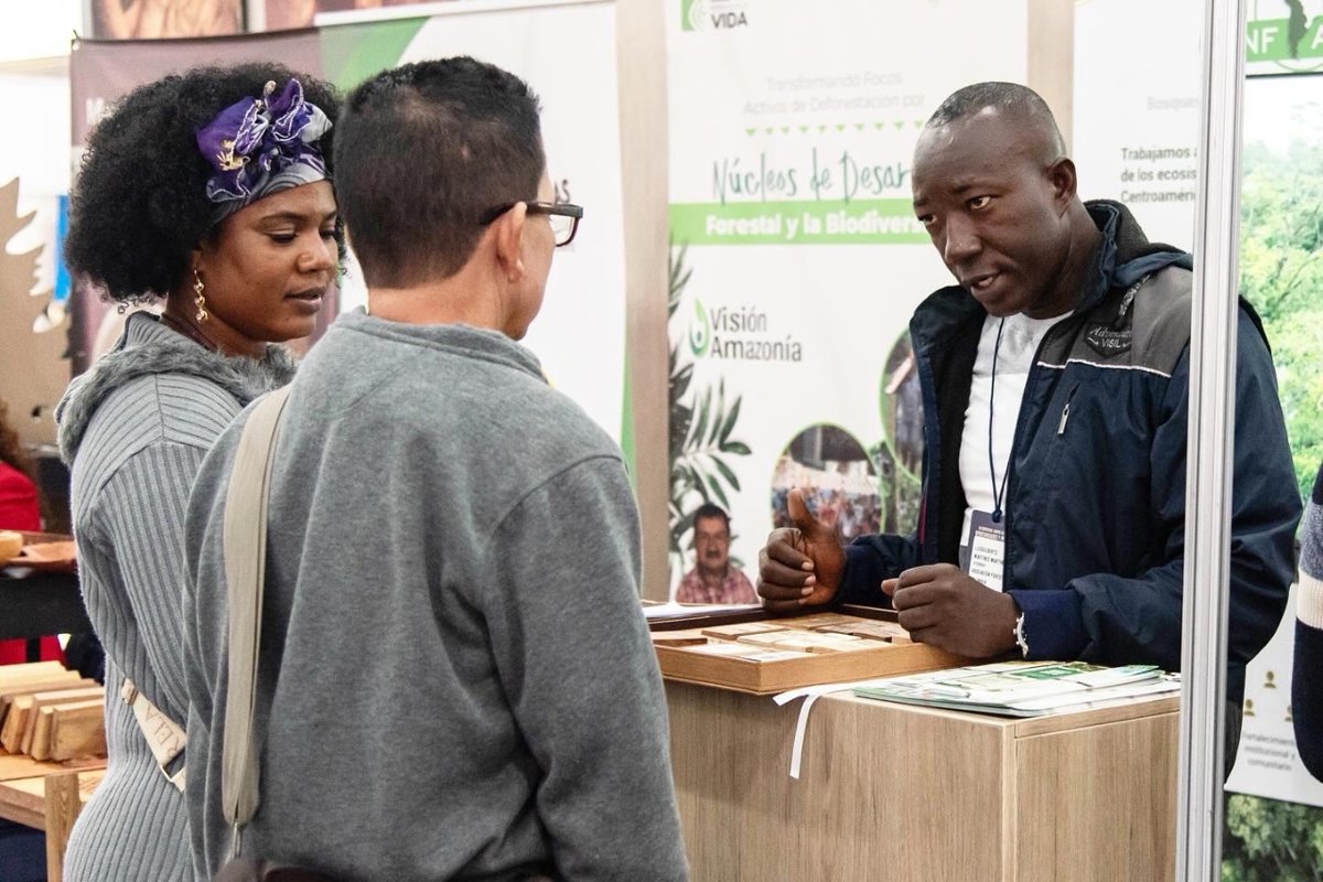 Le invitamos a visitar #interzumbogota, la feria de procesamiento de madera y fabricación de muebles y espacios en Latinoamérica, que reúne a profesionales de la industria para descubrir productos innovadores, conectarse con actores clave y explorar tendencias