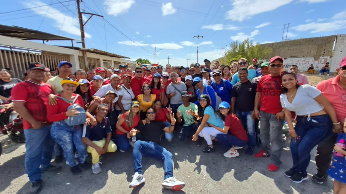 corvisucre02's tweet photo. El Presidente de CorviSucre, Jonaikel Jiménez junto a sus trabajadores en la marcha apoyando a nuestro presidente Nicolás Maduro

@GPintoVzla
@CeballosEnLinea

#VenezuelaUnida https://t.co/03c7Ta49q2