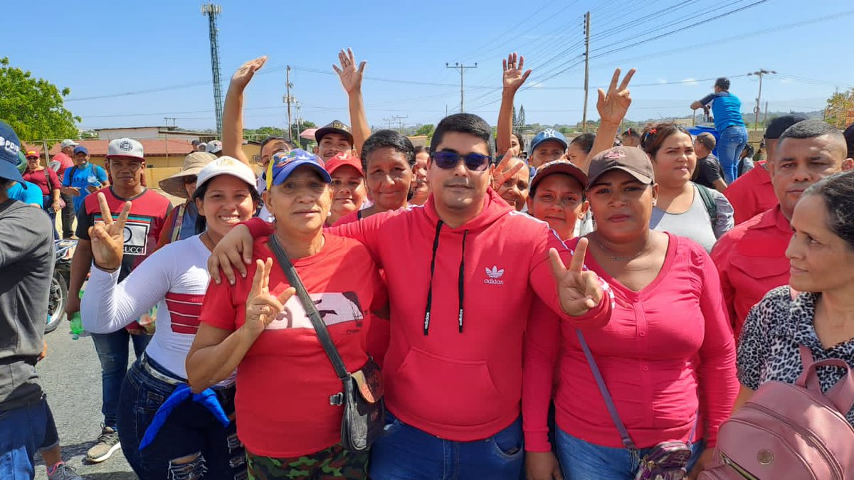 corvisucre02's tweet photo. El Presidente de CorviSucre, Jonaikel Jiménez junto a sus trabajadores en la marcha apoyando a nuestro presidente Nicolás Maduro

@GPintoVzla
@CeballosEnLinea

#VenezuelaUnida https://t.co/03c7Ta49q2