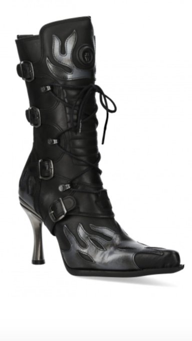 If someone on here have a crush on me  buy me this boots and make a girl &hellip; REALLR happy 🥺💖 comment this