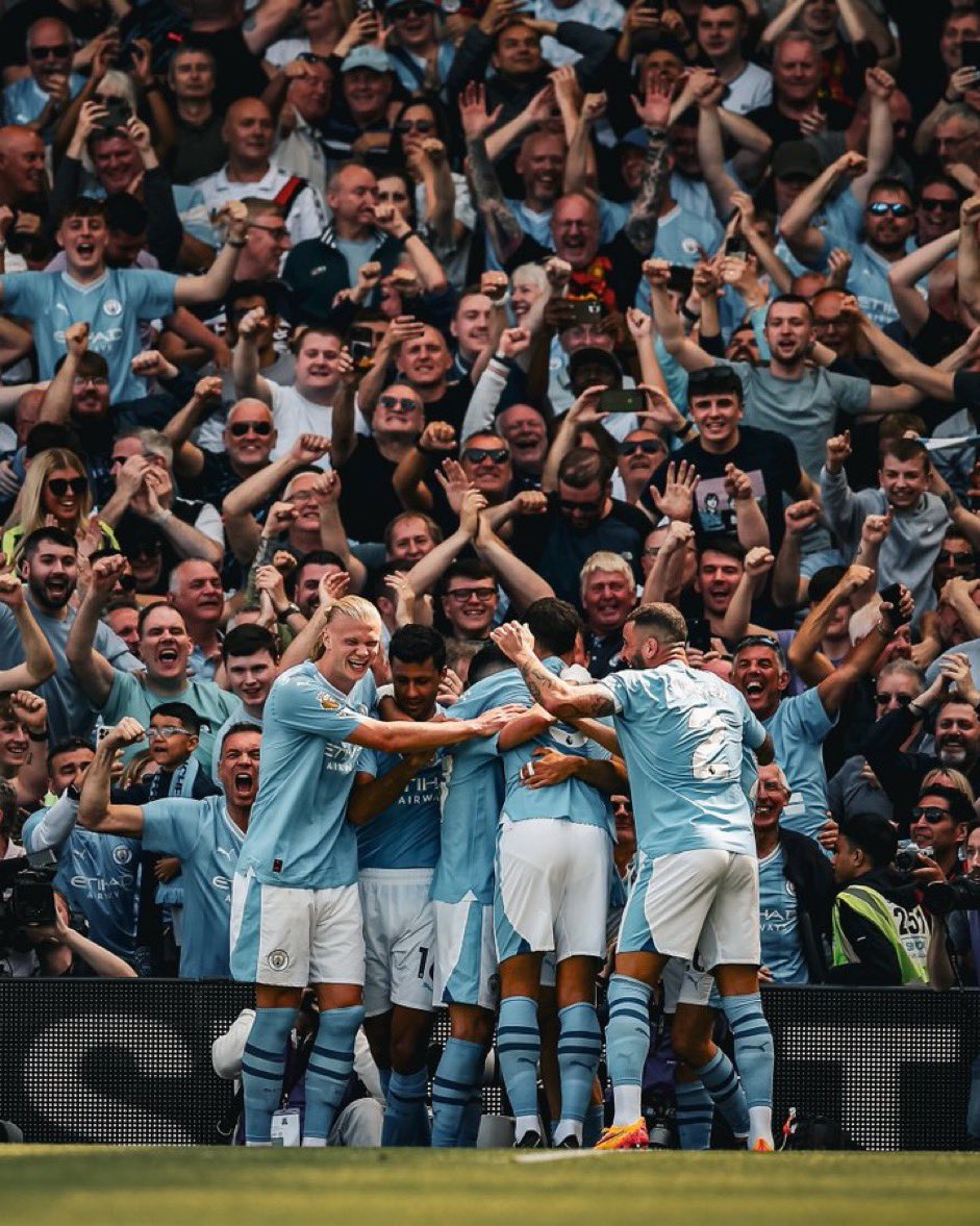 The Premier League Player of the Season in the last 5 years:

• Kevin De Bruyne - 19/20
• Ruben Dias - 20/21
• Kevin De Bruyne - 21/22
• Erling Haaland - 22/23
• Phil Foden ⏳ - 23/24

Total domination