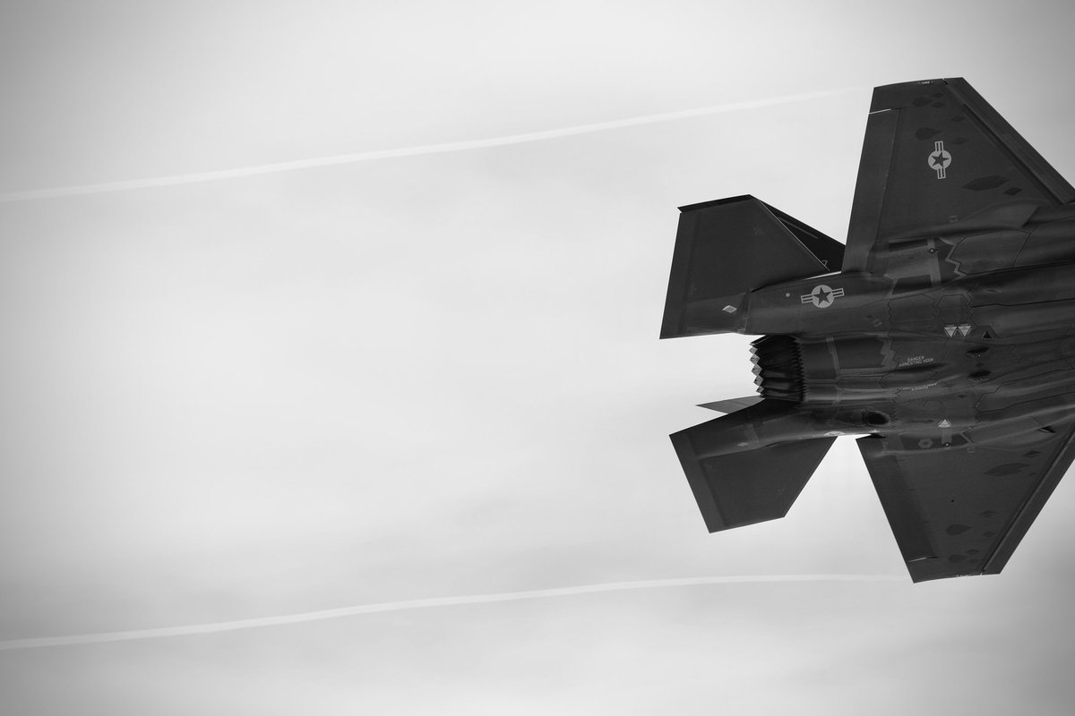 JGrunsell's tweet image. Fleeting moment. #F35lightning @WLH1972 @nytimesarts @Boneyardsafari @thewarzonewire @RiggerBunny @toystark6886 @JetArtAviation @museumofflight @LockheedMartin @_JETFIGHTERMAN_ @FighterPilotAxe @Zen_Moments